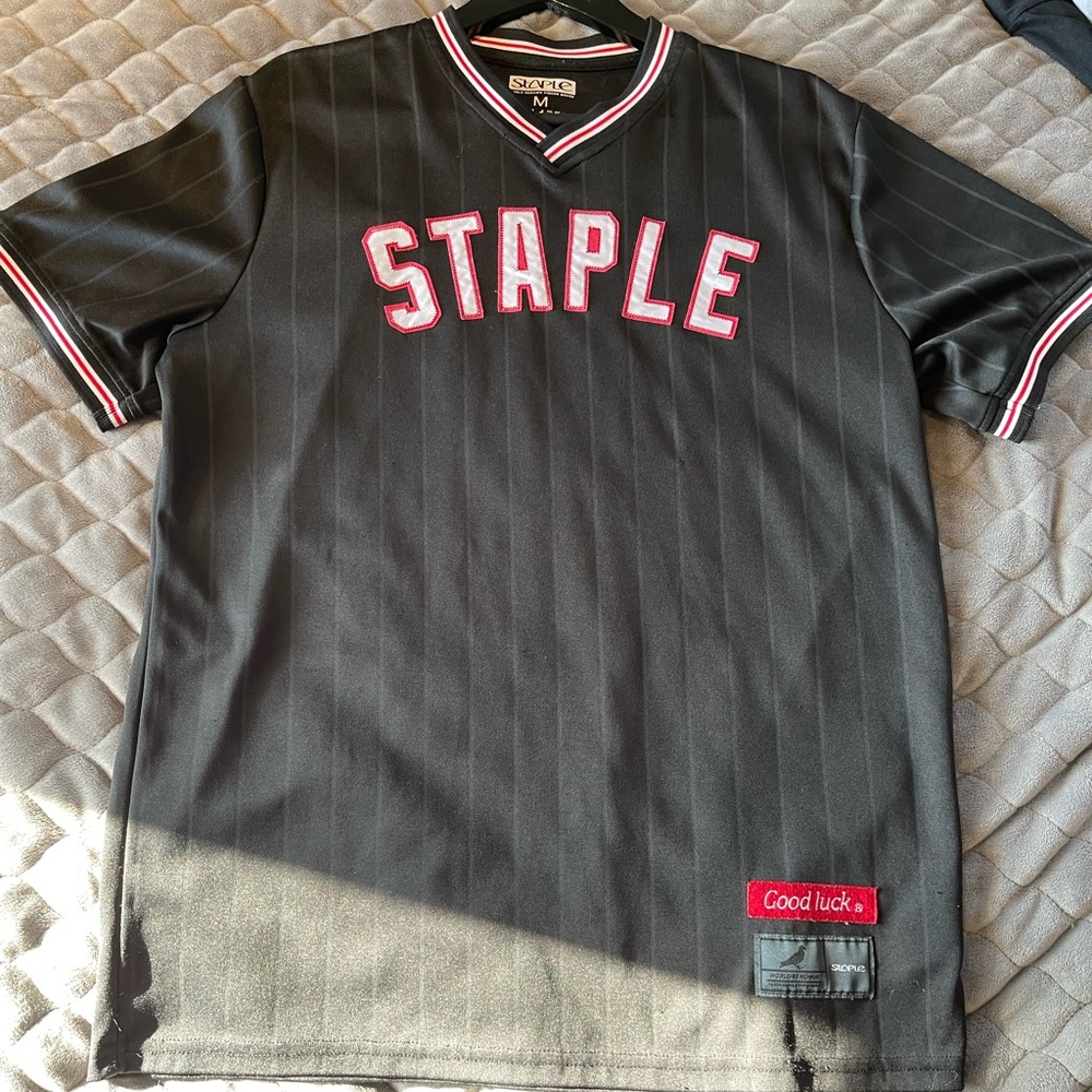 staple Graphic jersey size medium